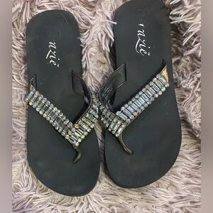 Grazie Brown Rhinestone Embellished Thong Sandals Women’s Size 6